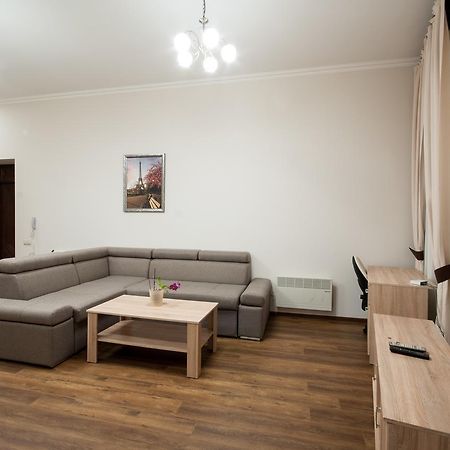 Wonderful Flat On City Center Użhorod Zewnętrze zdjęcie